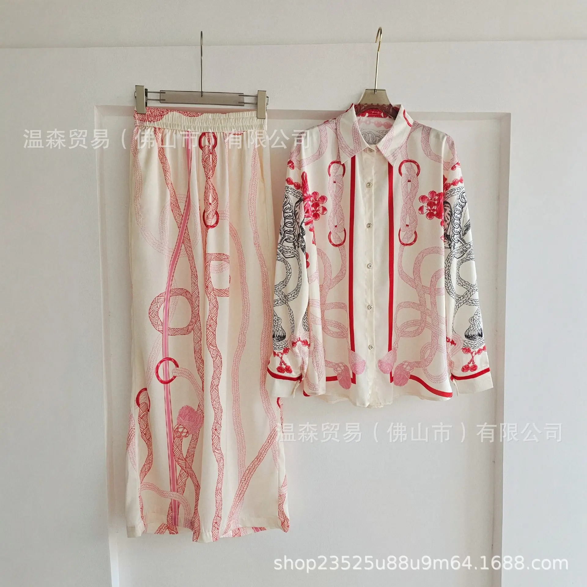 Silk Blouse Button - Setelan Dua Potong Motif Desainer Prancis
